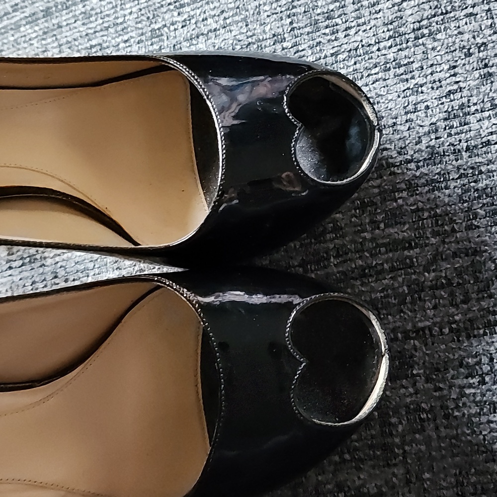 McQ Alexander Mcqueen Heart peep toe platform heels. Black with silver heel - Picture 3 of 16